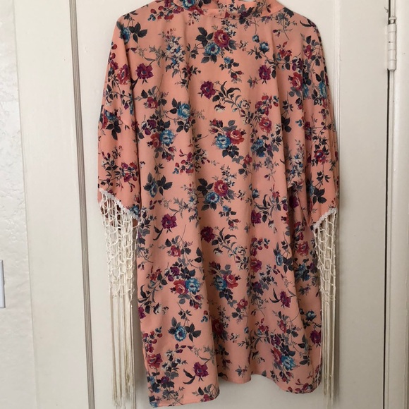 •Sold•Pink Floral Fringe Kimono/Cover Up M - Picture 3 of 6